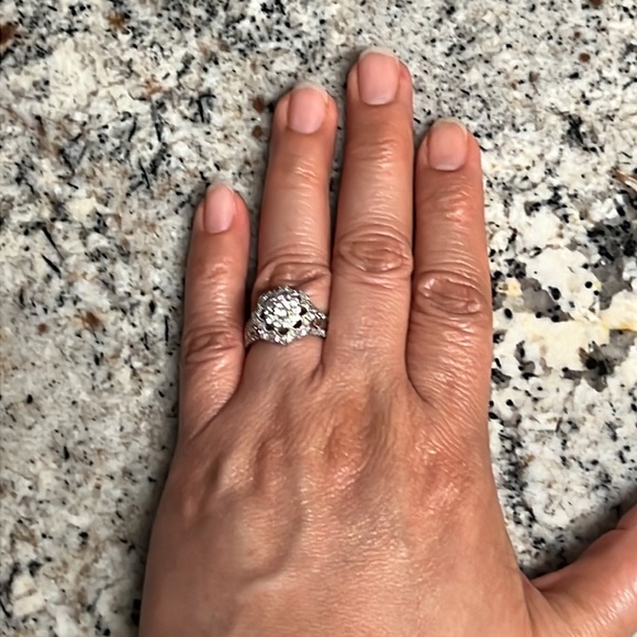 Simply Vera Vera Wang Diamond Flower Ring 🌸 - Picture 14 of 15